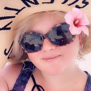 Meet your Posher, April